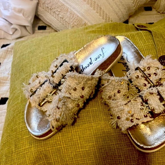 Free people slides